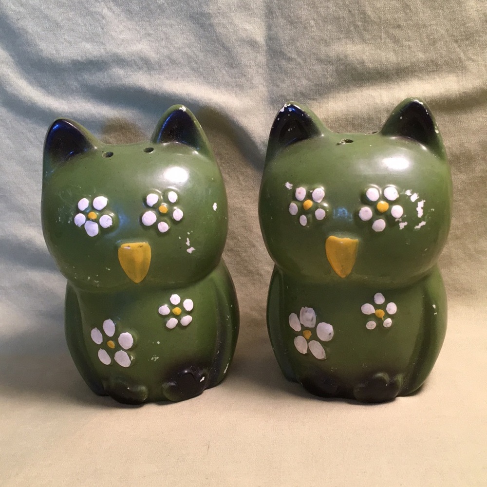 Vintage ceramic Owl salt and pepper shakers green